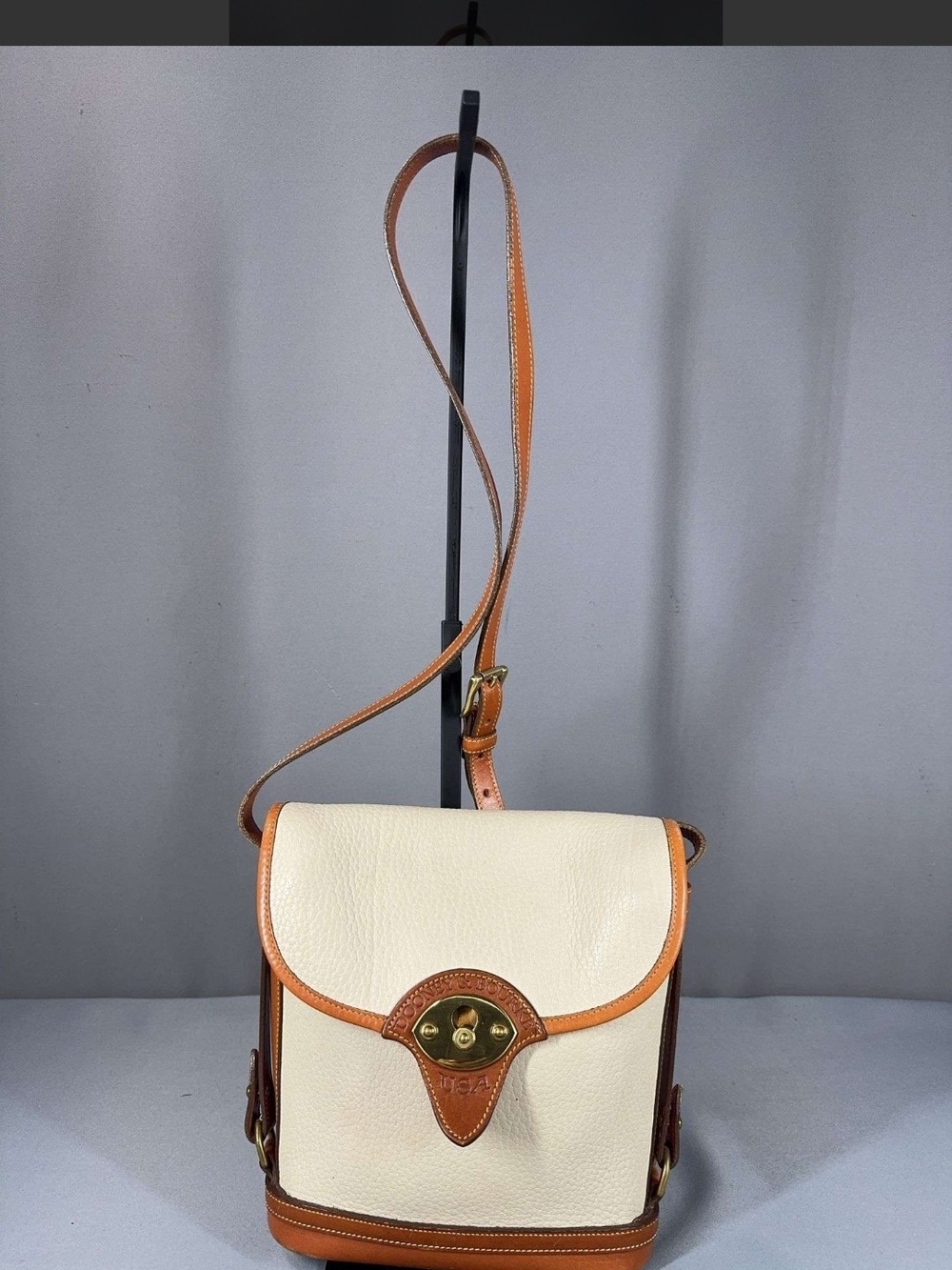 Dooney & Bourke Cream/Tan Leather Crossbody OR Shoulder Messenger Purse Bag EUC
